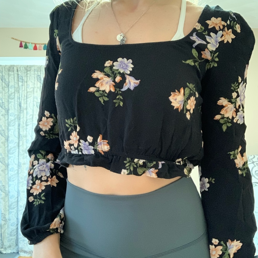 **SOLD** American eagle floral crop top size small